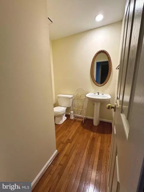 Entry Way - 15040 Notley Rd, Silver Spring, MD 20905 photo 2 of 9