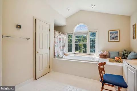 Bath - 15040 Notley Rd, Silver Spring, MD 20905 photo 4 of 4