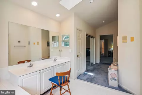 Entry Way - 15040 Notley Rd, Silver Spring, MD 20905 photo 5 of 9