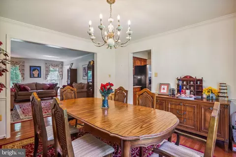 Dining - 15040 Notley Rd, Silver Spring, MD 20905 photo 2 of 6