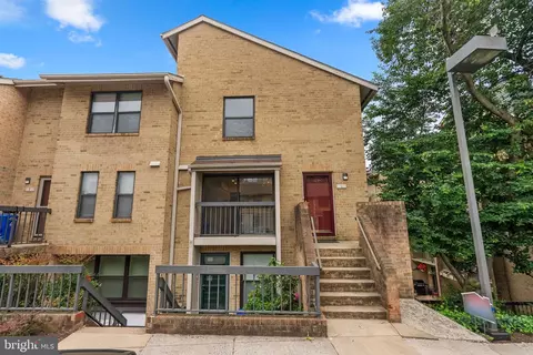 1 Dudley Ct, Bethesda, MD 20814