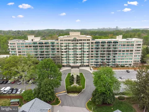 5450 Whitley Park Ter #713, Bethesda, MD 20814