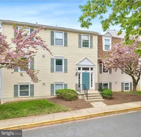 39 Pickering Ct #39-202, Germantown, MD 20874
