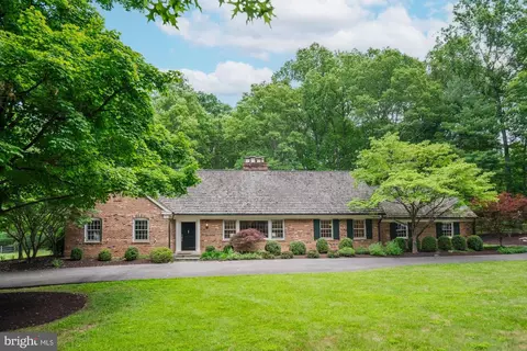 8710 Belmart Rd, Potomac, MD 20854
