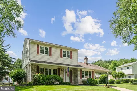 2896 Balmoral Dr, Rockville, MD 20850