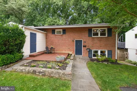 711 Carr Ave, Rockville, MD 20850