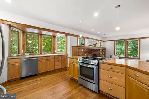 Kitchen - 601 Ellsworth Dr, Silver Spring, MD 20910 photo 7 of 8