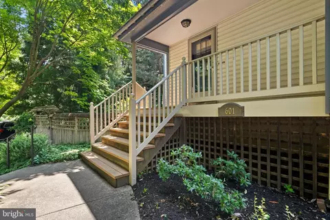 Exterior - 601 Ellsworth Dr, Silver Spring, MD 20910 photo 3 of 11