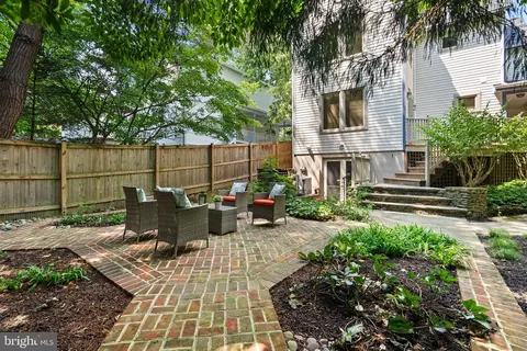 Exterior - 601 Ellsworth Dr, Silver Spring, MD 20910 photo 7 of 11
