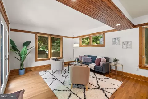 Living - 601 Ellsworth Dr, Silver Spring, MD 20910 photo 1 of 4