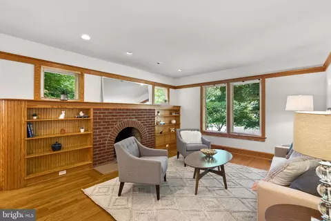 Living - 601 Ellsworth Dr, Silver Spring, MD 20910 photo 3 of 4