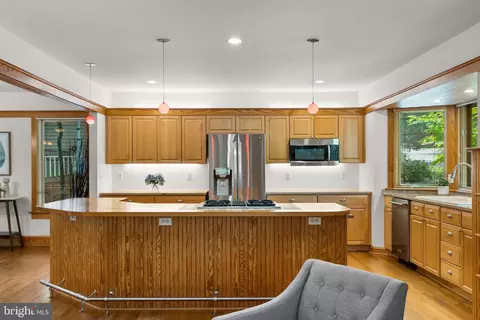 Kitchen - 601 Ellsworth Dr, Silver Spring, MD 20910 photo 2 of 8