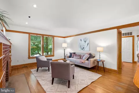 Living - 601 Ellsworth Dr, Silver Spring, MD 20910 photo 4 of 4