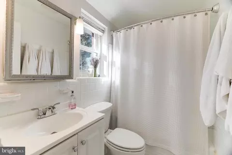 Bath - 10018 Greenock Rd, Silver Spring, MD 20901 photo 2 of 2