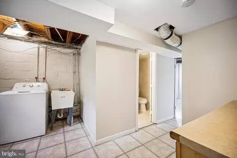Entry Way - 908 Whitehall St, Silver Spring, MD 20901 photo 4 of 5