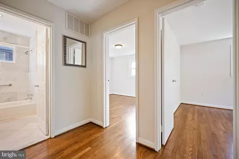 Entry Way - 908 Whitehall St, Silver Spring, MD 20901 photo 2 of 5