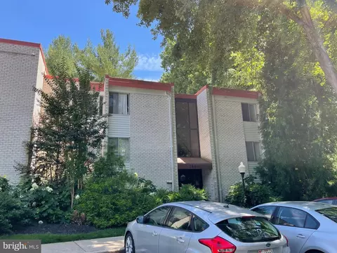 14450 Parkvale Rd #3, Rockville, MD 20853