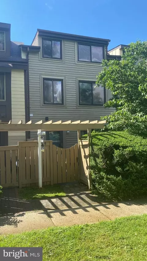 9955 Forest View Pl, Montgomery Village, MD 20886