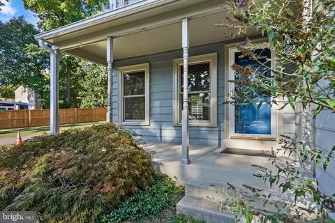 11413 Heather Crest Ln, Silver Spring, MD 20902 photo 2