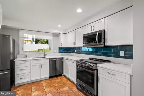 11413 Heather Crest Ln, Silver Spring, MD 20902 photo 3