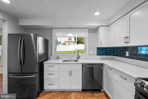 11413 Heather Crest Ln, Silver Spring, MD 20902 photo 4