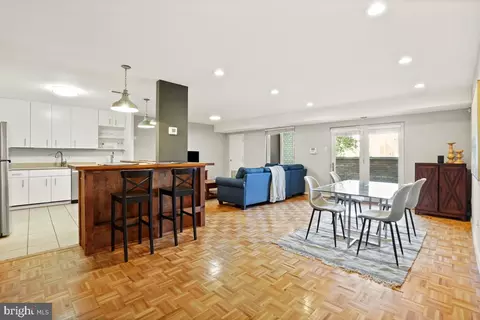 7425 Democracy Blvd #12, Bethesda, MD 20817