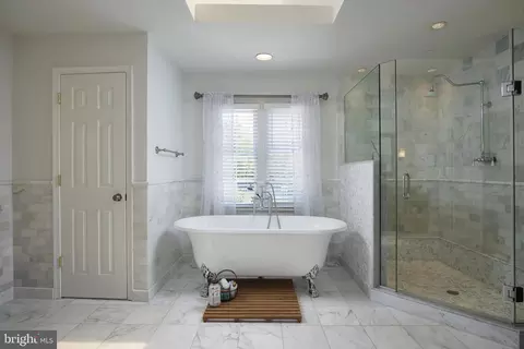 Bath - 17017 Clear Creek Dr, Silver Spring, MD 20905 photo 2 of 7