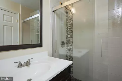 Bath - 17017 Clear Creek Dr, Silver Spring, MD 20905 photo 4 of 7