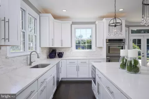 Kitchen - 17017 Clear Creek Dr, Silver Spring, MD 20905 photo 5 of 8