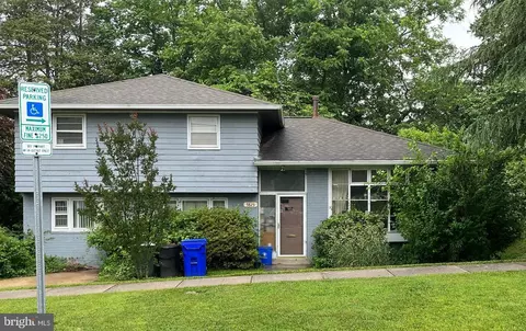5823 Folkstone Rd, Bethesda, MD 20817