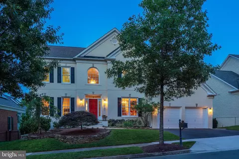 210 Long Trail Ln, Rockville, MD 20850