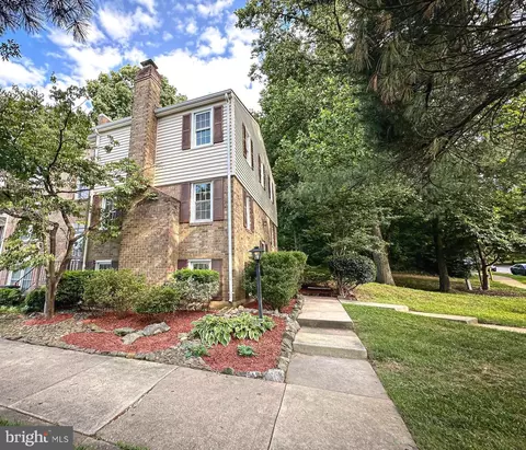 2 Hibiscus Ct #1-1, Gaithersburg, MD 20878