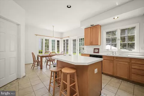 Kitchen - 806 Lindsey Manor Ln, Silver Spring, MD 20905 photo 8 of 9