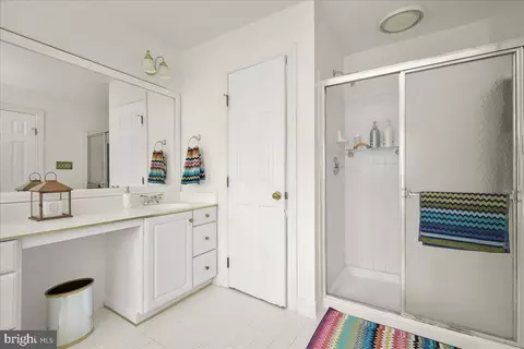 Bath - 806 Lindsey Manor Ln, Silver Spring, MD 20905 photo 5 of 7