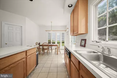Kitchen - 806 Lindsey Manor Ln, Silver Spring, MD 20905 photo 4 of 9