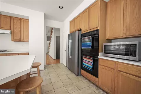 Kitchen - 806 Lindsey Manor Ln, Silver Spring, MD 20905 photo 7 of 9