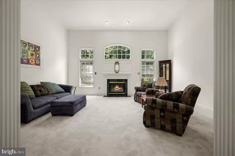 Living - 806 Lindsey Manor Ln, Silver Spring, MD 20905 photo 4 of 7