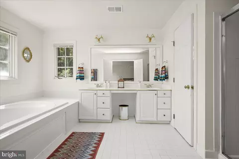 Bath - 806 Lindsey Manor Ln, Silver Spring, MD 20905 photo 3 of 7