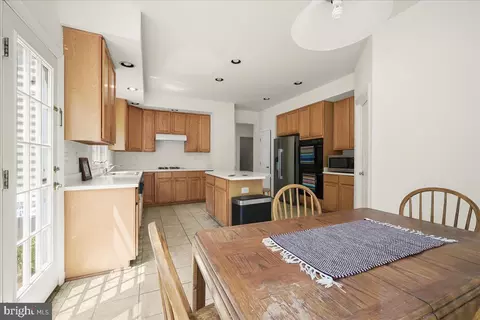 Kitchen - 806 Lindsey Manor Ln, Silver Spring, MD 20905 photo 6 of 9