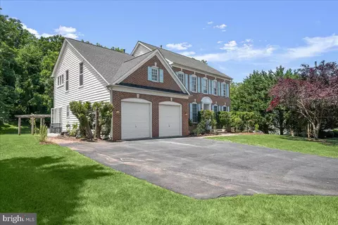 Exterior - 806 Lindsey Manor Ln, Silver Spring, MD 20905 photo 3 of 15