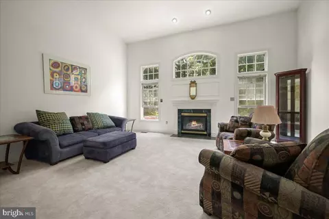 Living - 806 Lindsey Manor Ln, Silver Spring, MD 20905 photo 5 of 7