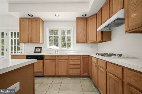 Kitchen - 806 Lindsey Manor Ln, Silver Spring, MD 20905 photo 1 of 9