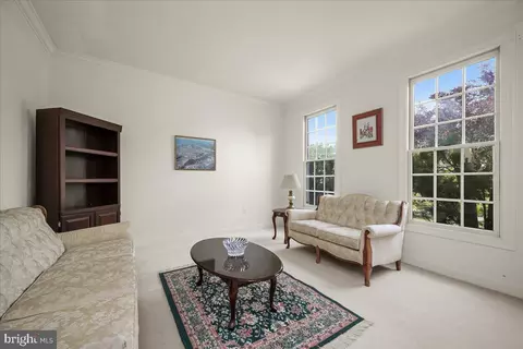 Living - 806 Lindsey Manor Ln, Silver Spring, MD 20905 photo 2 of 7