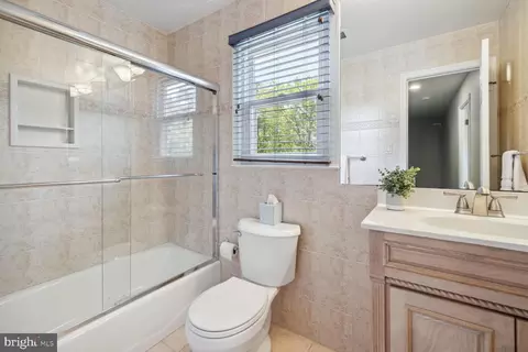 7903 Declaration Ln, Potomac, MD 20854 photo 19