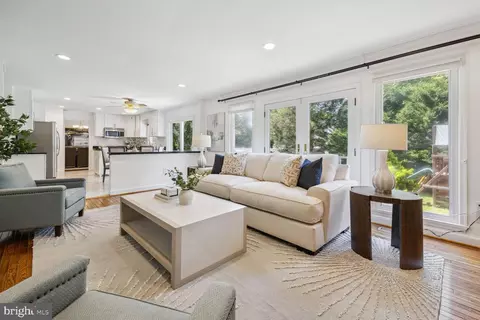 7903 Declaration Ln, Potomac, MD 20854 photo 2