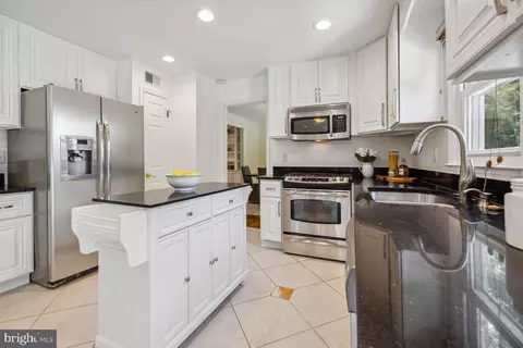 7903 Declaration Ln, Potomac, MD 20854 photo 8