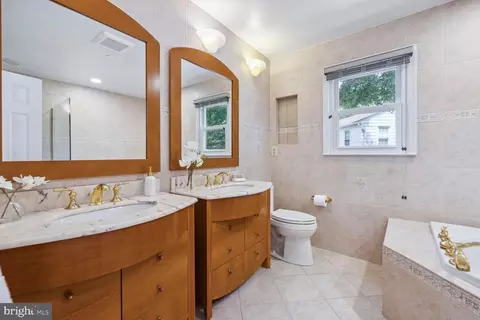 7903 Declaration Ln, Potomac, MD 20854 photo 12