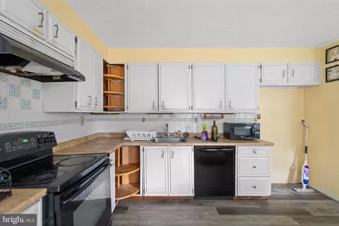 Kitchen - 3715 Kenway St, Silver Spring, MD 20906 photo 1 of 2