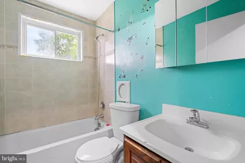 Bath - 3715 Kenway St, Silver Spring, MD 20906 photo 1 of 1