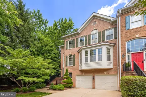 10109 Baldwin Ct, Bethesda, MD 20817